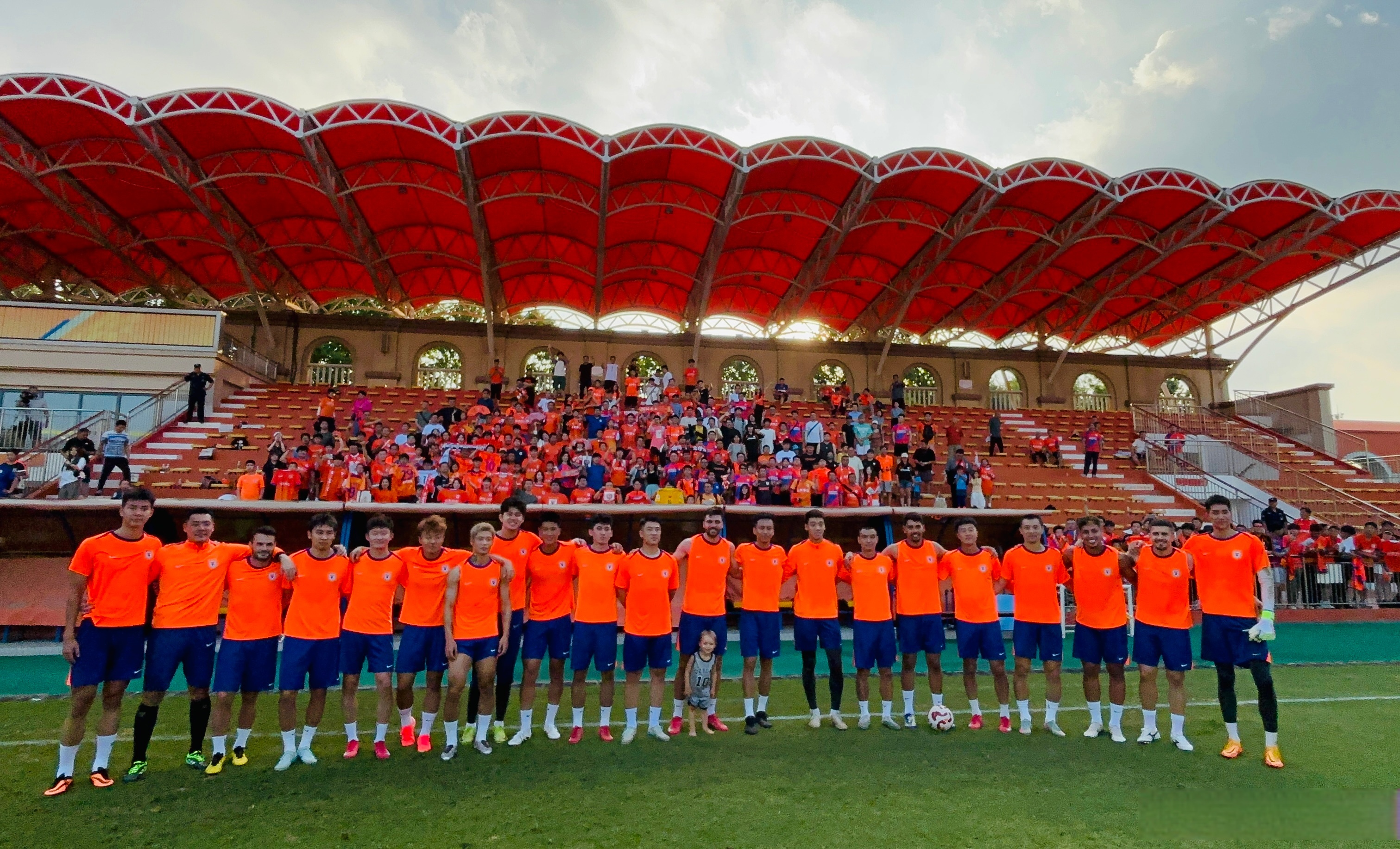 赛后突围战来临，山东泰山围绕英超更衣室发声，质疑声仍在，轮换策略成焦点的简单介绍-奇异果网站